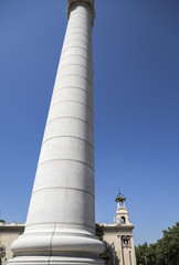 Obraz premium huge pillar at palace of montjuice barcelona spain
