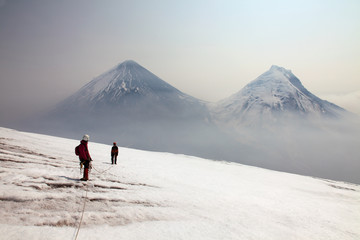 Alpinists on the top of Ploskaya volcano.