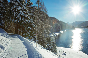 Davosersee in der Sonne – Schweiz