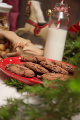 Weihnachtsdeko auf einem Holztisch