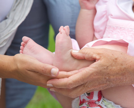 Hands holding small baby feet