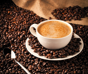 Frisch zubereitete Kaffe  und kaffe kuchen