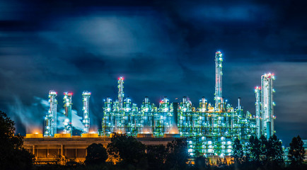 Fototapeta na wymiar Refinery plant at night
