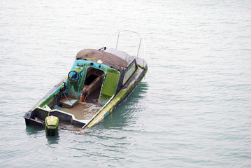 Half sunk boat - 70780340