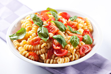 Pasta with fresh tomatoes and basil