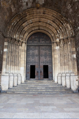 Fototapeta na wymiar Entrance to the Lisbon Cathedral