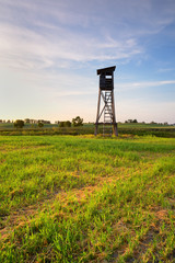 Krajobraz wiejski, ambona myśliwska © janmiko