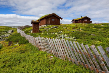 Norwegia ,  krajobraz wiejski, typowe domki norweskie
