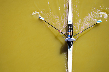 canoa su fiume giallo