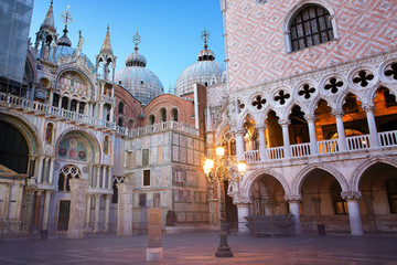 Bazylika Świętego Marka i Pałac Dożów Wenecja, Włochy. - obrazy, fototapety, plakaty
