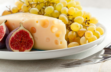 cheese with fruits