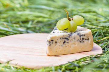 Blue cheese with grapes