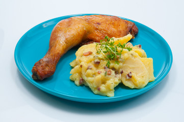 Gegrillte Hähnchenkeule mit Kartoffelsalat