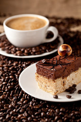 Frisch zubereitete Kaffe  und kaffe kuchen
