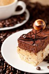 Frisch zubereitete Kaffe  und kaffe kuchen