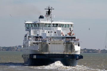 traversée de la gironde par le bac, royan, le verdon-sur-mer