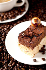 Frisch zubereitete Kaffe  und kaffe kuchen