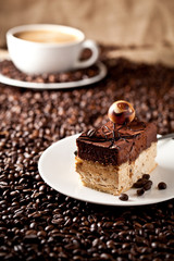 Frisch zubereitete Kaffe  und kaffe kuchen