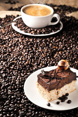 Frisch zubereitete Kaffe  und kaffe kuchen