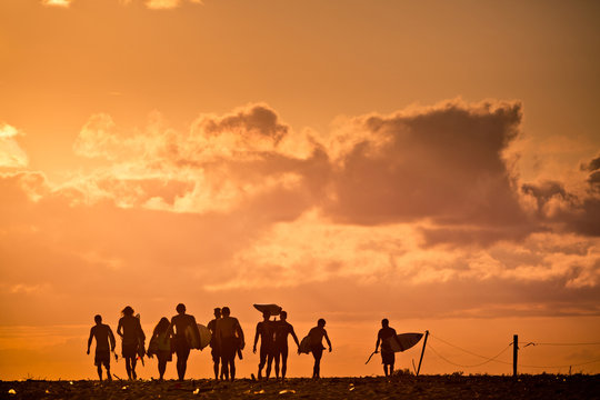 copain plage surfer