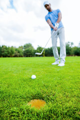 Fototapeta premium Golfer putting.