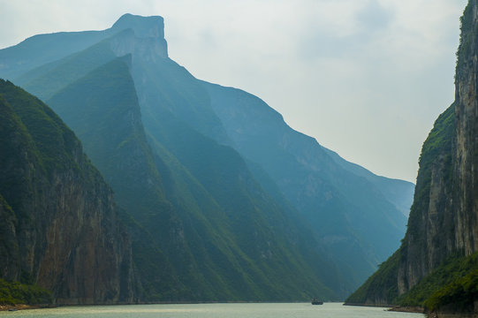Three gorges, Yangtze river