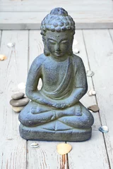 Foto auf Acrylglas blauw grijze boeddha met strand decoratie op oud hout © trinetuzun