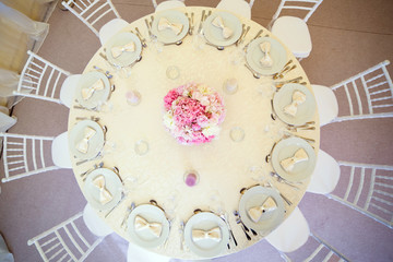 wedding table with pink flowers