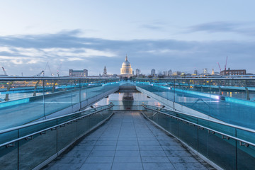 London - Millenium Bridge