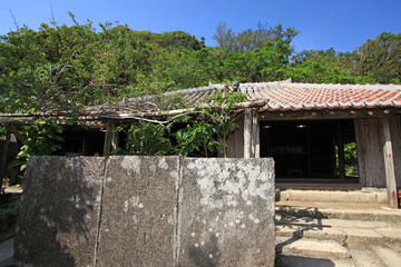 Fototapeta na wymiar 沖縄の古い民家