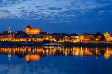 Plakat Torun (Poland) at night. The view from Vistula river