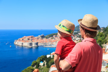Fototapeta premium father and son on vacation in Europe
