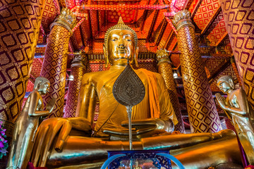 giant sitting buddha Wat Phanan Choeng temple Ayutthaya bangkok