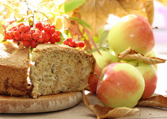 Apple pie and fresh apples