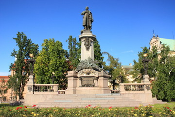 Fototapeta na wymiar Pomnik Adama Mickiewicza w Warszawie