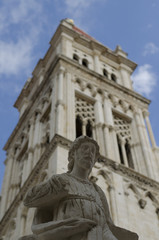 Fototapeta na wymiar statue and trogir cathedral