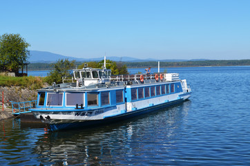 Fototapeta na wymiar Boat in lake