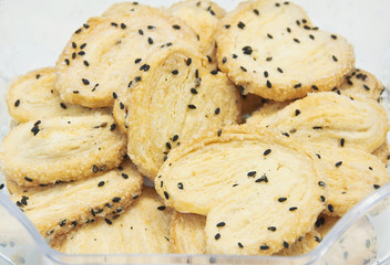 Biscuits with sesame