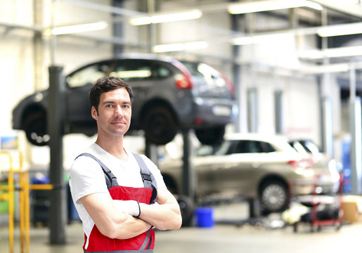 Portrait of confident car mechanic in a workshop