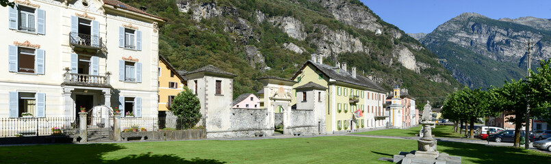 Fototapeta na wymiar The old village of Cevio on Maggia valley