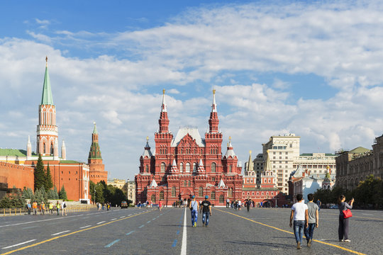 Russia, Central Russia, Moscow, Red Square, Kremlin wall, State Historical Museum, Iberian Gate, Nikolskaya Tower, Arsenal Tower in the background