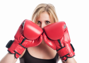 Frau mit Boxhandschuhen