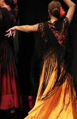 Bailarina de flamenco en un espectáculo - obrazy, fototapety, plakaty
