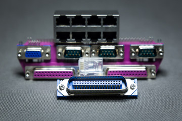 Data transmission connectors