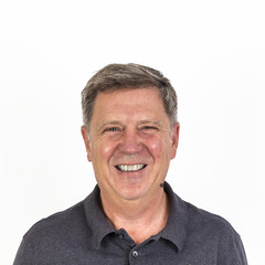 Obraz premium śmiejąc się i uśmiechając starszy mężczyzna