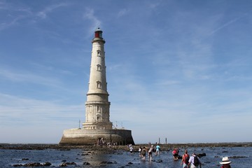 le phare de cordouan dans l'estuaire de la gironde © papinou