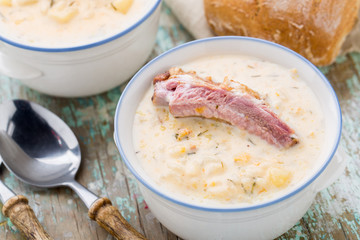 Cheese soup with smoked ribs