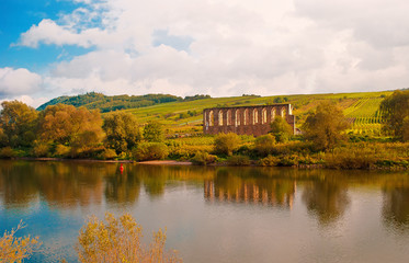 Obraz premium Klosterruine Stuben bei Bremm an der Mosel