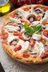 Pizza with chicken, tomato and mushrooms