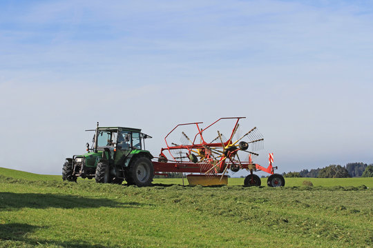 M&auml;harbeiten mit dem Traktor